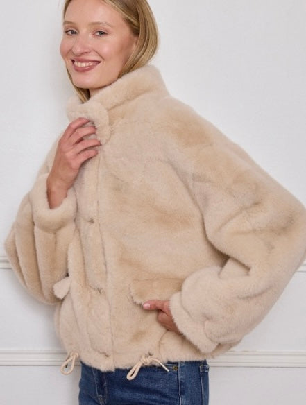 Short Fluffy jacket - Light Brown