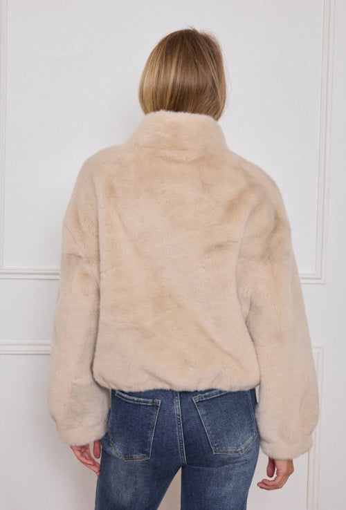 Short Fluffy jacket - Light Brown