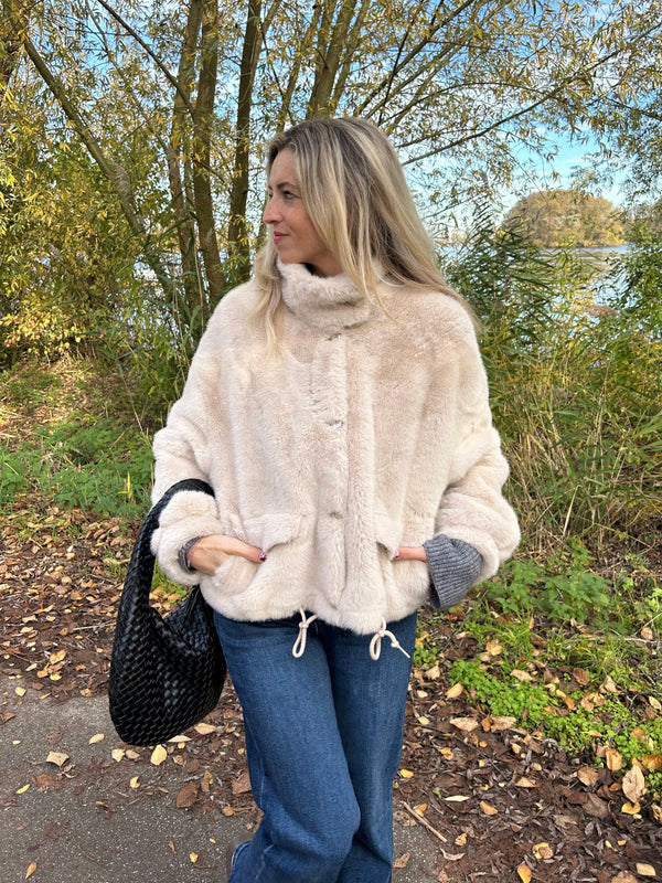 Short Fluffy jacket - Light Brown